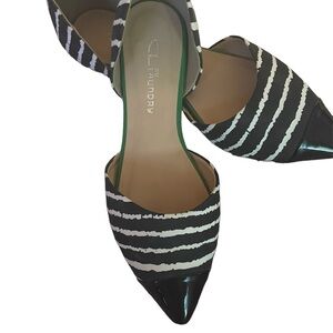 Really nice black and white striped flats😊